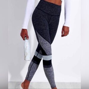 Alo Yoga Alosoft Colorblock Momentum Leggings in Gray